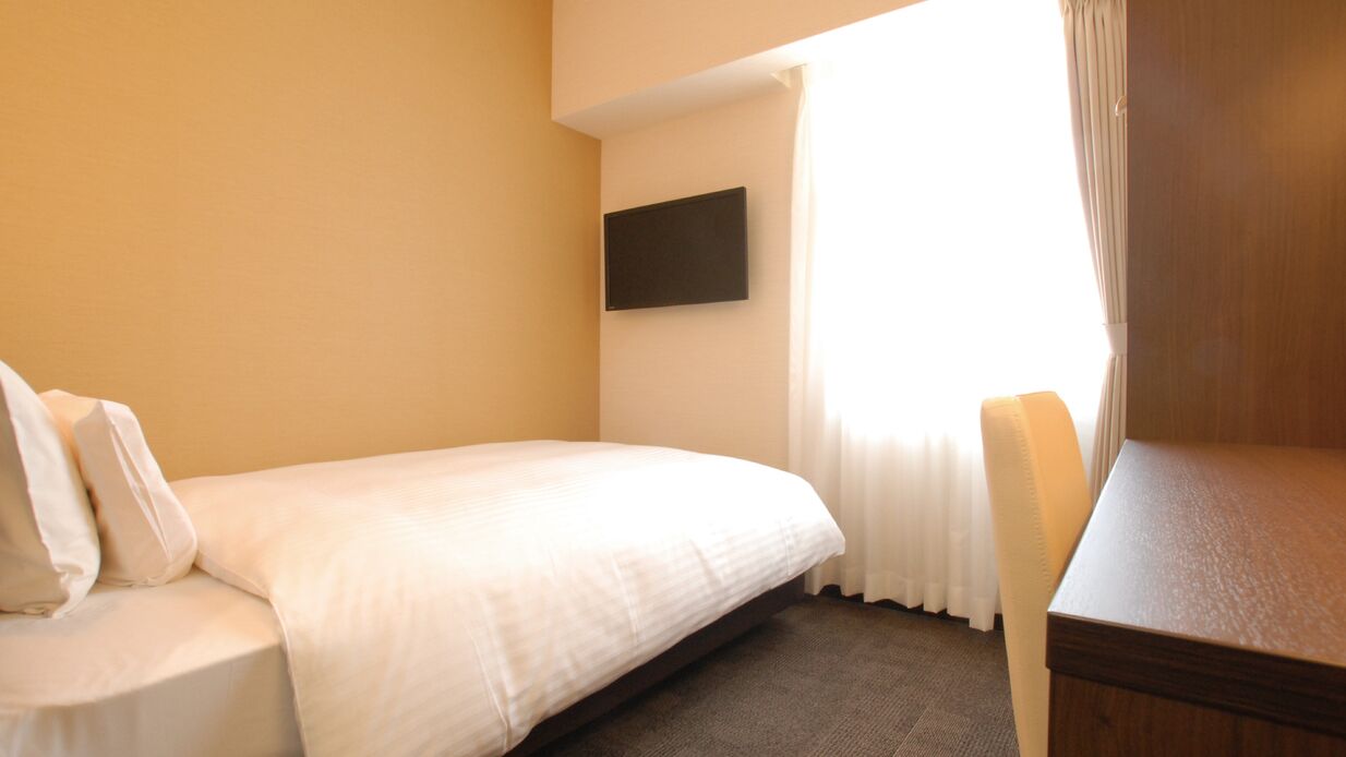 Desk, laptop workspace, soundproofing, free WiFi