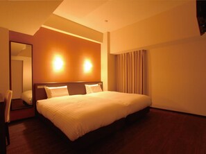 Twin Room, Non Smoking (Universal) | 1 bedroom, desk, laptop workspace, soundproofing