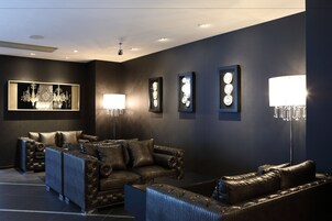 Área de estar no saguão