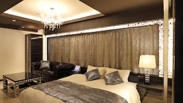 Escritorio, cortinas blackout, wifi gratis y ropa de cama