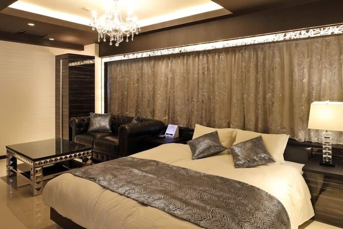 Desk, blackout curtains, free WiFi, bed sheets