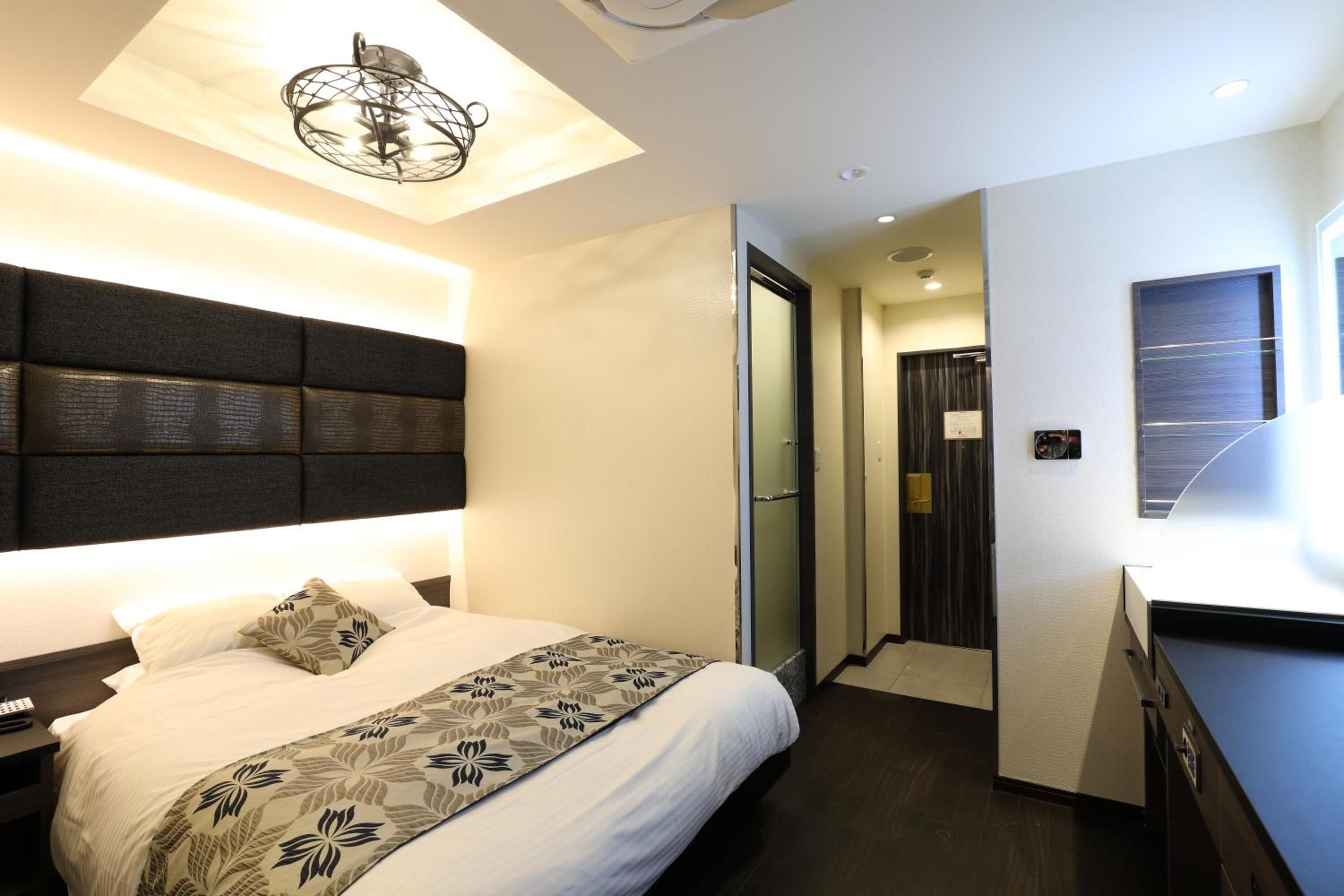 desk, blackout curtains, free wifi, bed sheets