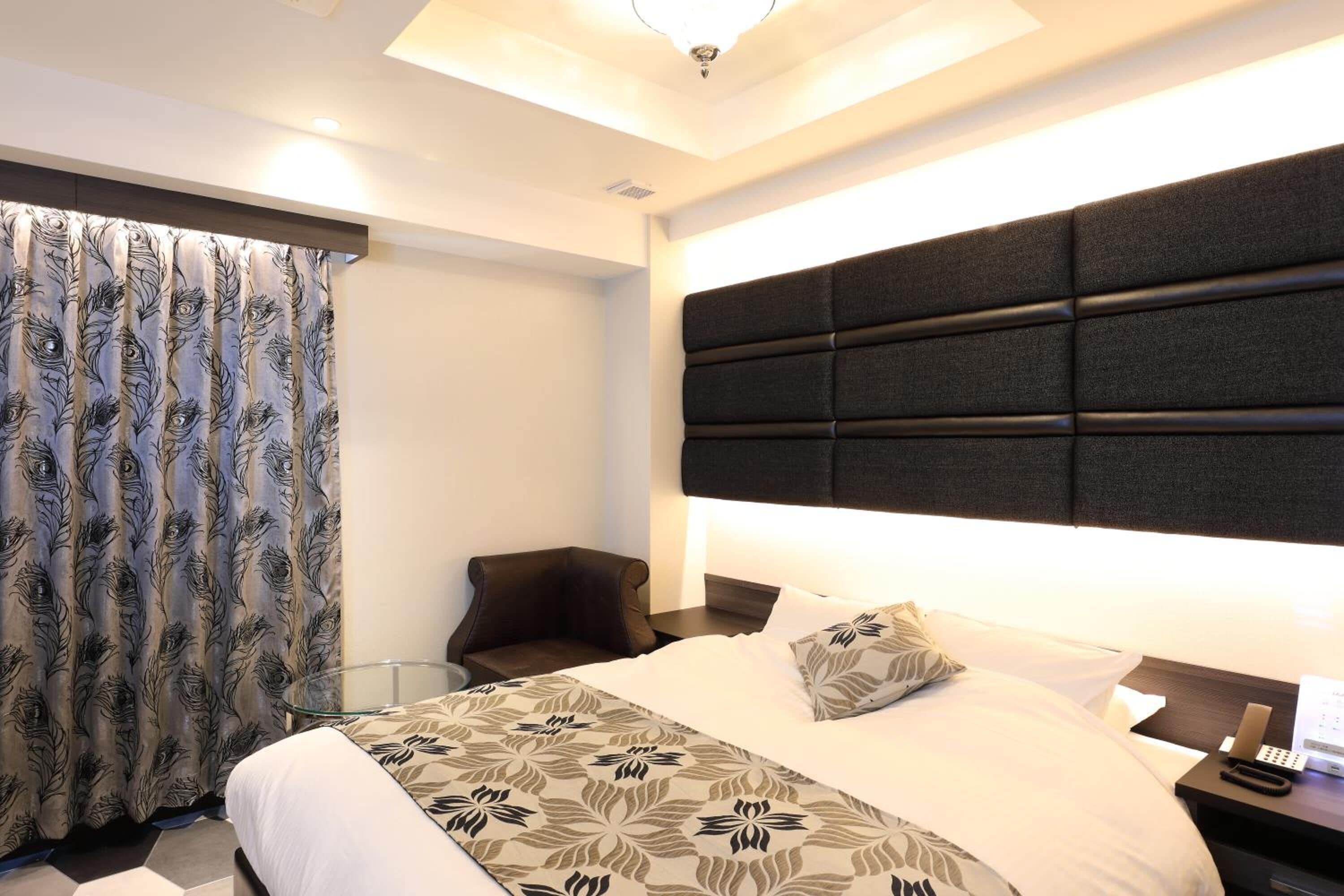 desk, blackout curtains, free wifi, bed sheets