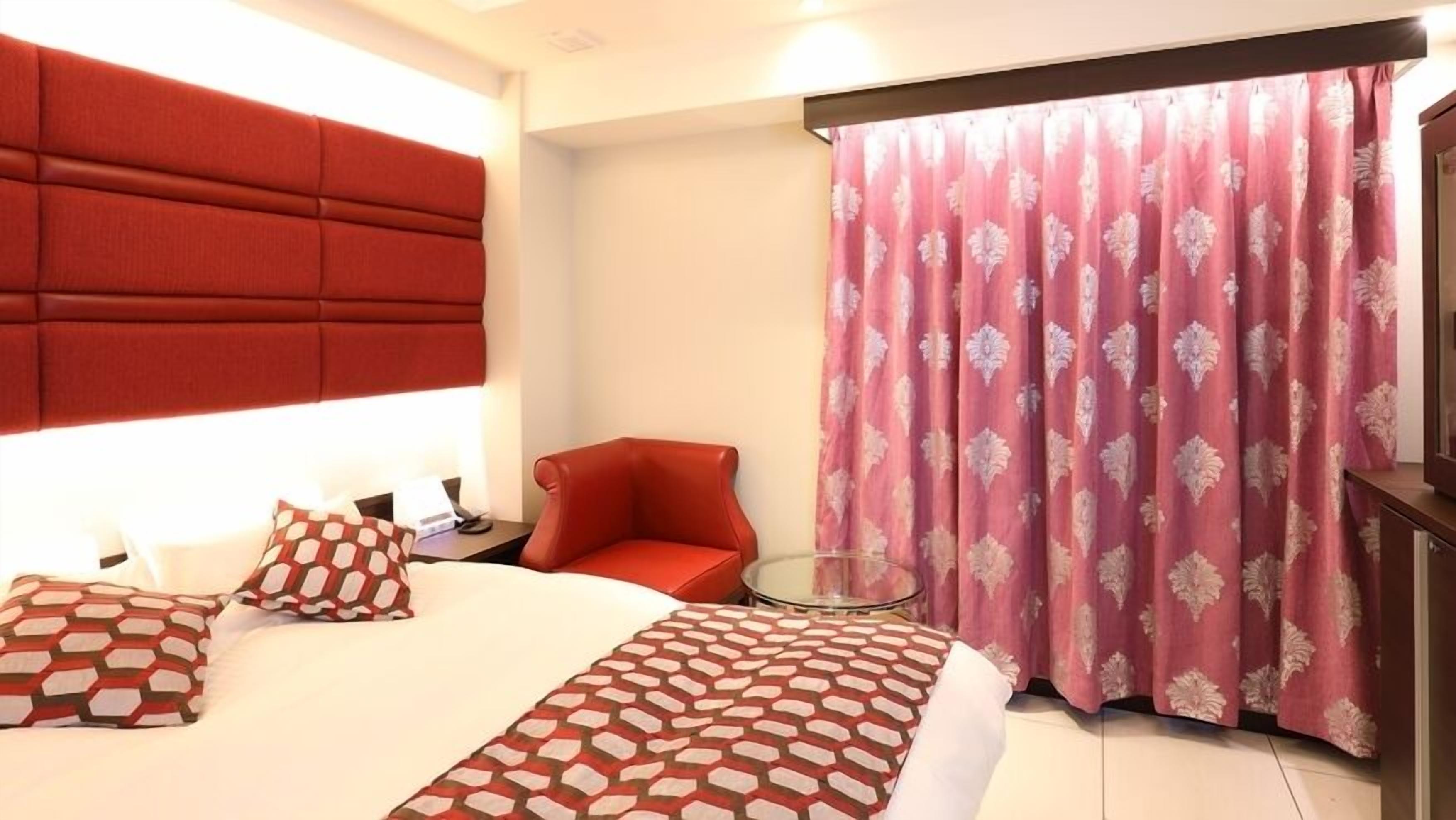 Desk, blackout drapes, free WiFi, bed sheets