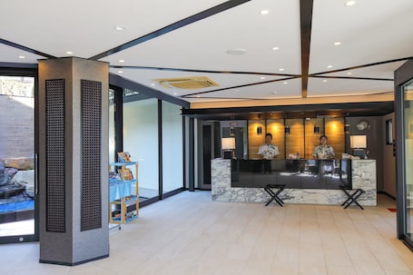 Reception. Grampus Sea