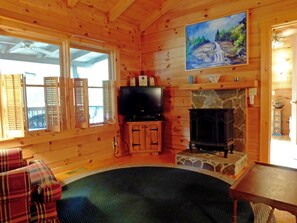 Smart TV, fireplace, DVD player, table tennis