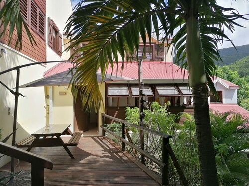 BOUILLANTE Plage de Malendure house opposite Réserve Cousteau