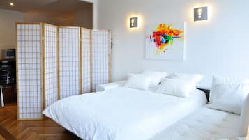 3 bedrooms, desk, iron/ironing board, travel cot