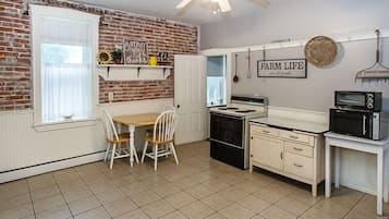 Fridge, microwave, oven, coffee/tea maker