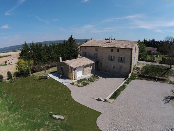 Exterior - Pretty cottage in the countryside in a mas in Provence (Lurs)