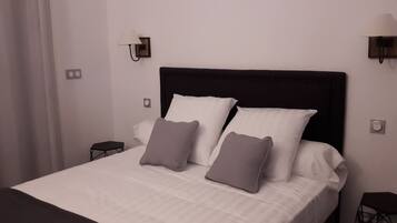 1 slaapkamer, een strijkplank/strijkijzer, reisbedje, gratis wifi