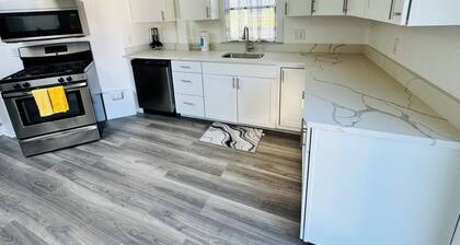Pet-Friendly Condo in Cape May Historic District - 2 Bedroom with AC and Kitchen