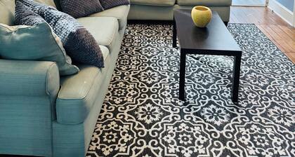 Viihtyisä keskustan 2. kerroksen huoneisto (koiraystävällinen) * vuodepaikkoja 4 * vain 3. 5 korttelia rannalle