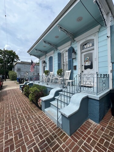 HGTV's BYWATER Beauty as seen on New Orleans Reno - Stunning spacious 1-bedroom