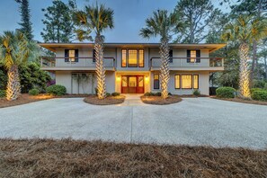 Exterior - Ultimate Oceanfront Updated Home - Beautiful & Spacious with a Private Pool (Hilton Head Island)