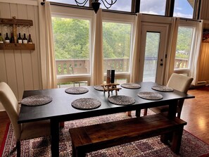 Dining - Mariah Skiways Chalet Condo on Carolina Caribbean Slope w/Magic Carpet ski lift! (Beech Mountain)