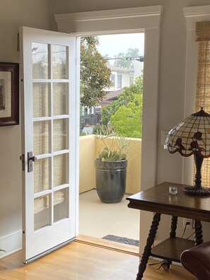 Interior - Charming Casa Montecito, Newly Renovated in Peaceful Mission Hills (San Diego)