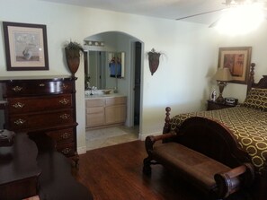 3 bedrooms, desk, iron/ironing board, free WiFi