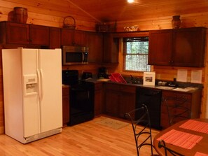 ثلاجة، ميكروويف، فرن، موقد طهي مسطح