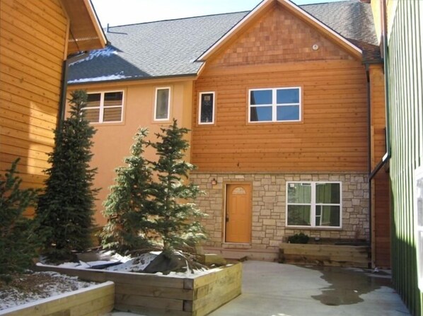 Exterior - Cozy 2 Bedroom 
Great location one block off Main St. (Frisco)