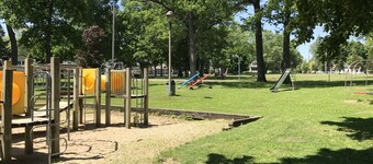 Beautiful Cozy Cottage in Assembly Park.