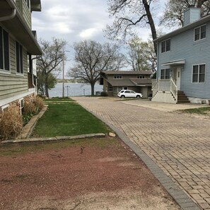 Property grounds - Beautiful Cozy Cottage in Assembly Park. (Delavan)