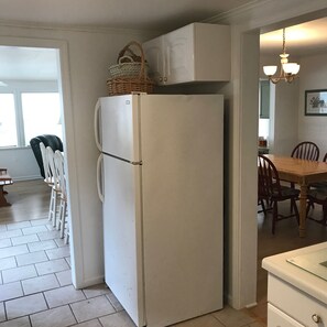 Dining - Beautiful Cozy Cottage in Assembly Park. (Delavan)