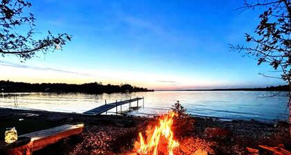 Ironton Shore Farms: 4 Bedroom Farmhouse on Lake Charlevoix with Beach and dock