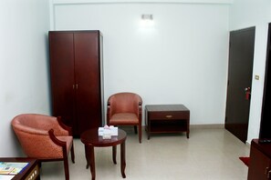 Premier Suite | Living area | Flat-screen TV - Meridian Hotel (Chittagong)