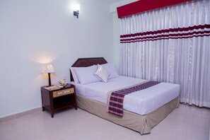 标准单人房 | 迷你吧、办公桌、免费 WiFi、床单