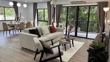 Two-Bedroom Luxury Suite | 2 개의 침실, 책상, 노트북 작업 공간, 암막 커튼