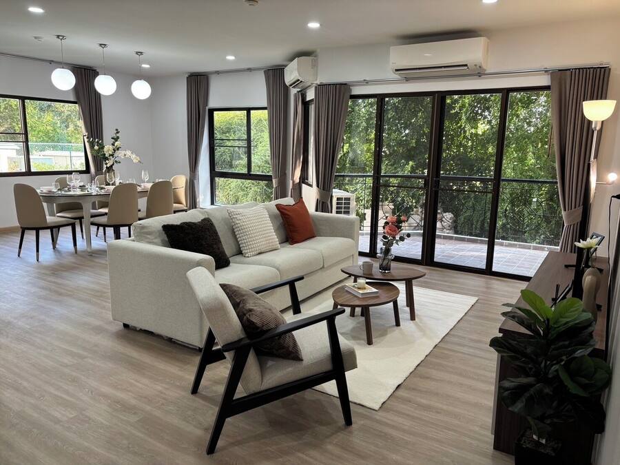 Two-Bedroom Luxury Suite | 2 bedrooms, desk, laptop workspace, blackout drapes