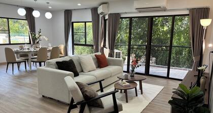 Seastar Hotel And Service Apartment