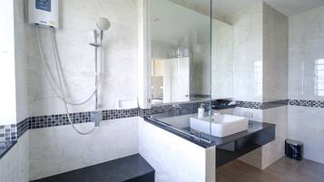 One-Bedroom Suite | Bathroom