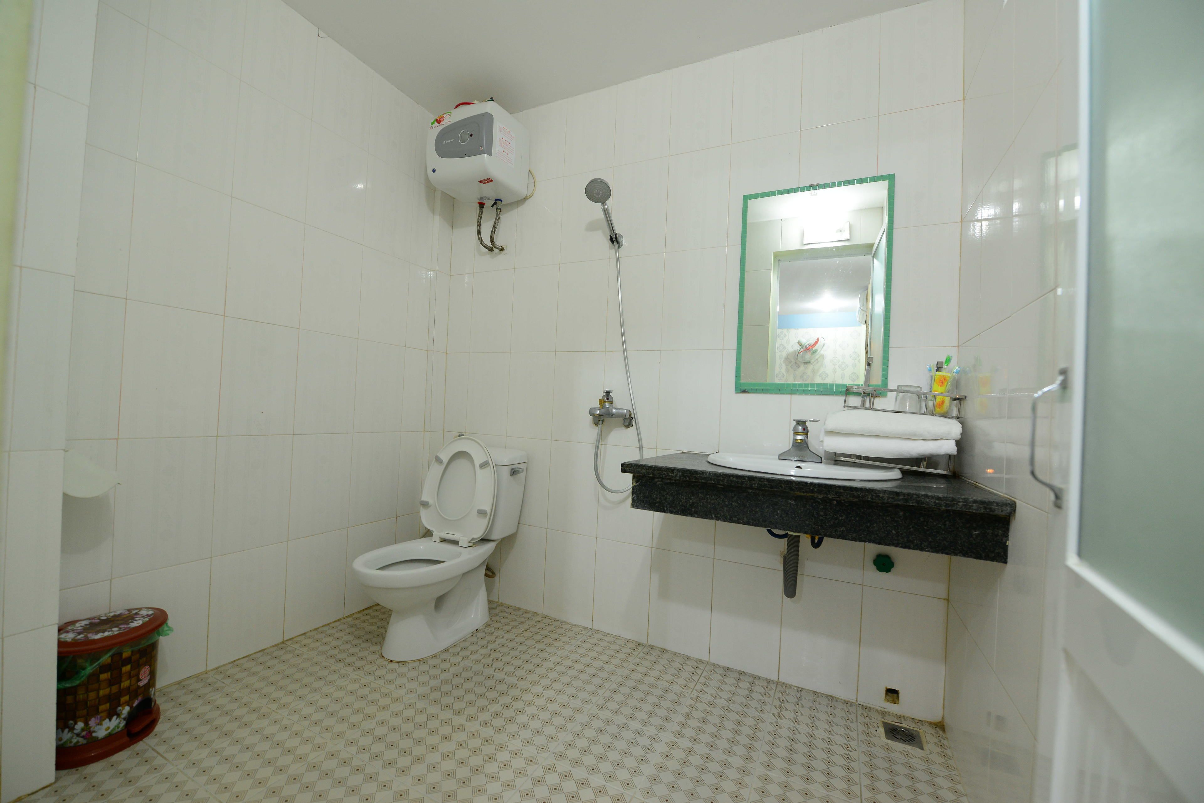 shower, free toiletries, hair dryer, slippers