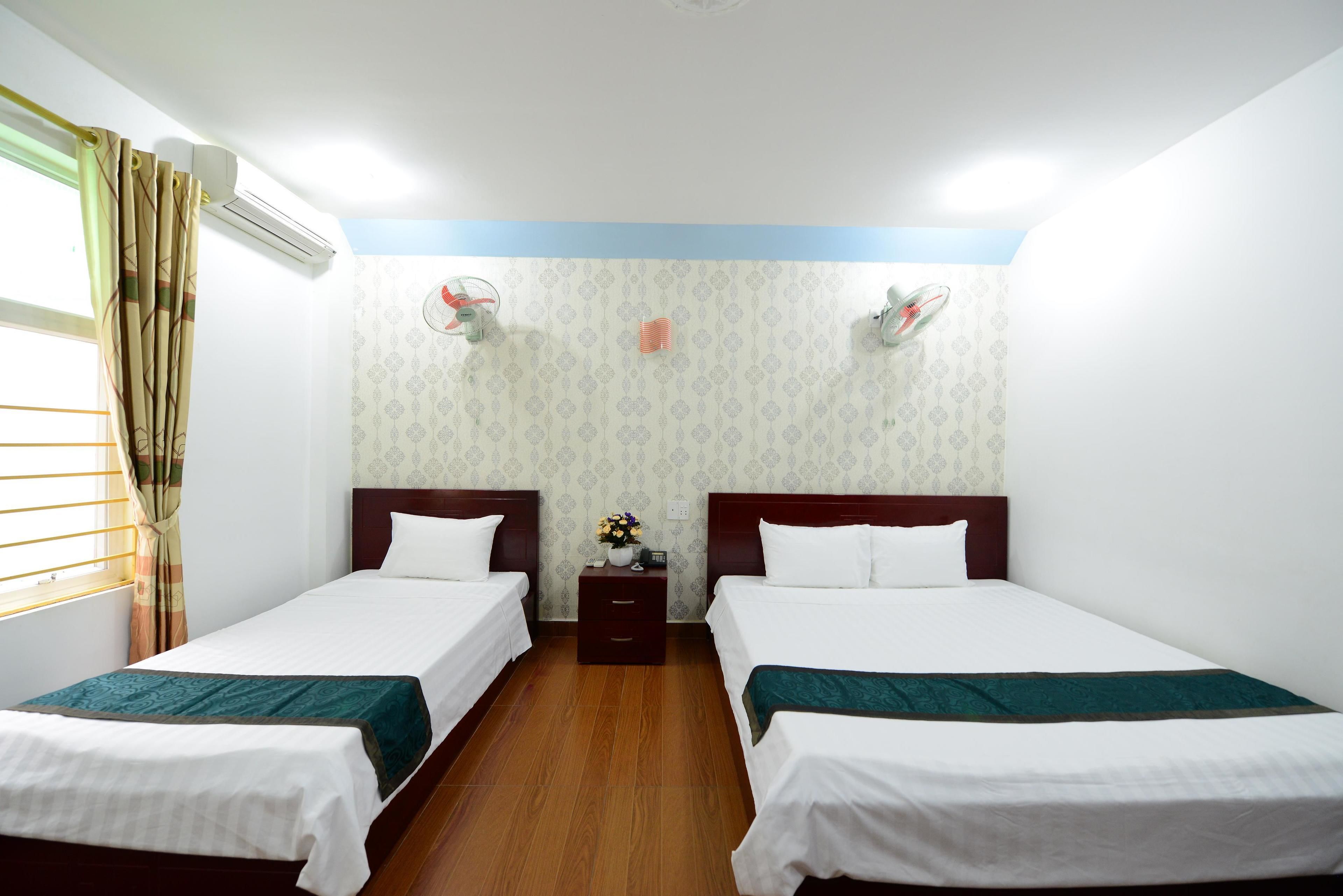 Triple Room | Minibar, desk, blackout drapes, soundproofing