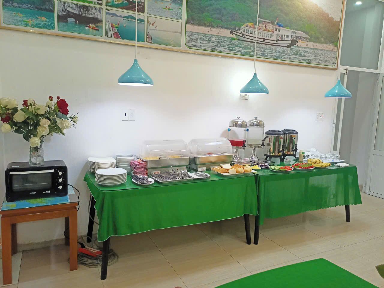 breakfast, lunch, dinner served; local and international cuisine