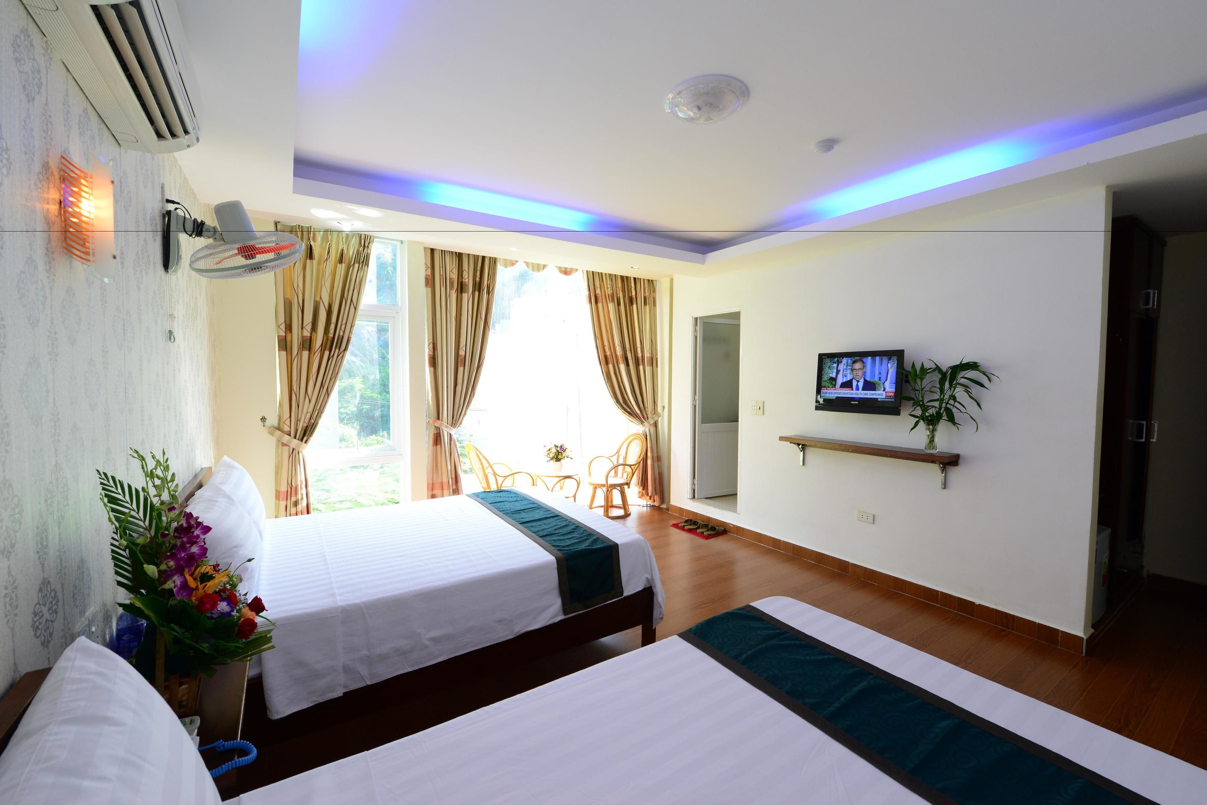 family room | minibar, desk, soundproofing, free wifi