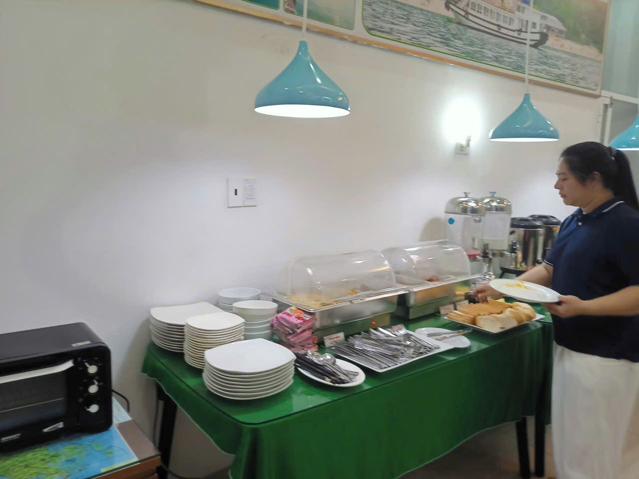 breakfast, lunch, dinner served; local and international cuisine