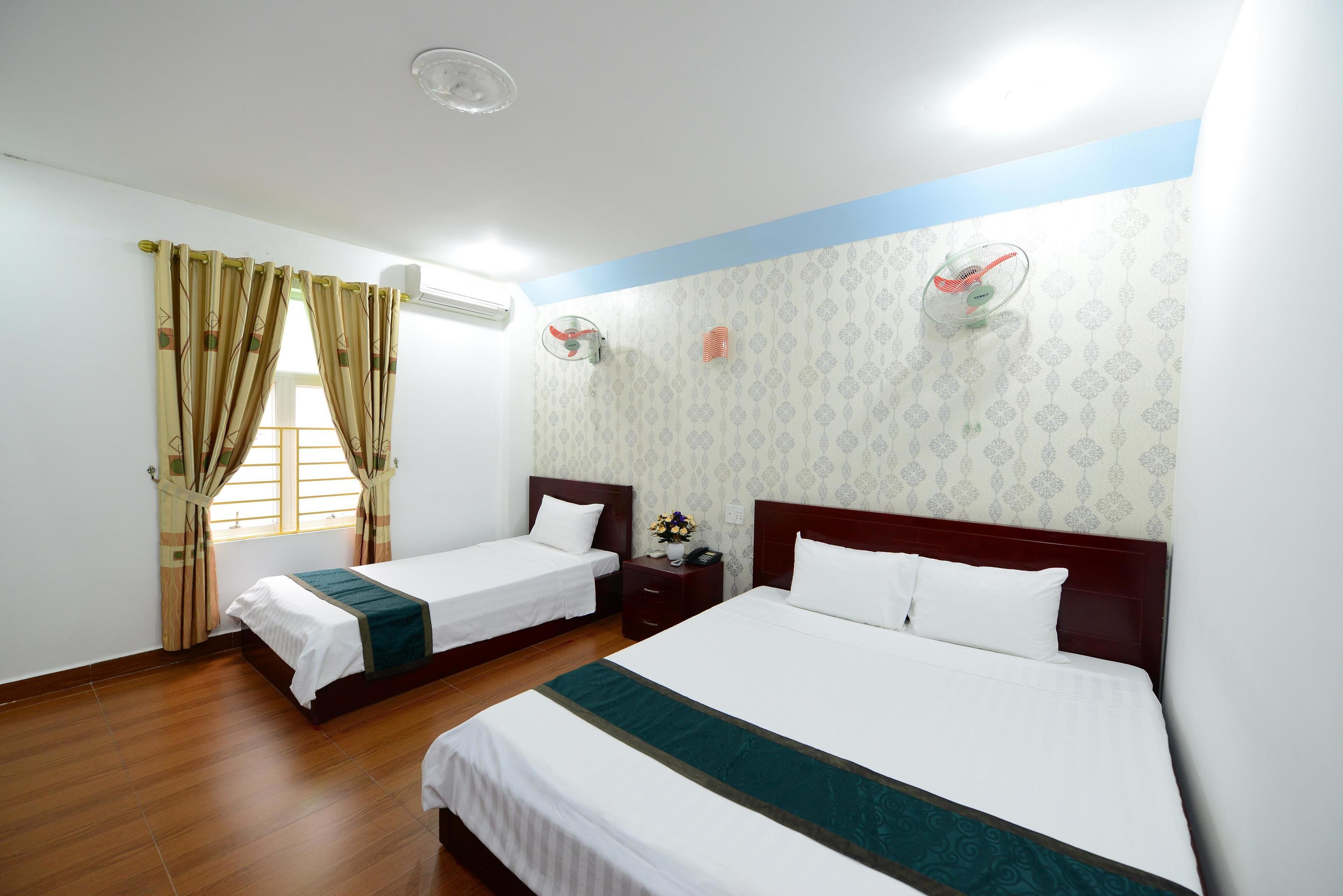 triple room | minibar, desk, soundproofing, free wifi