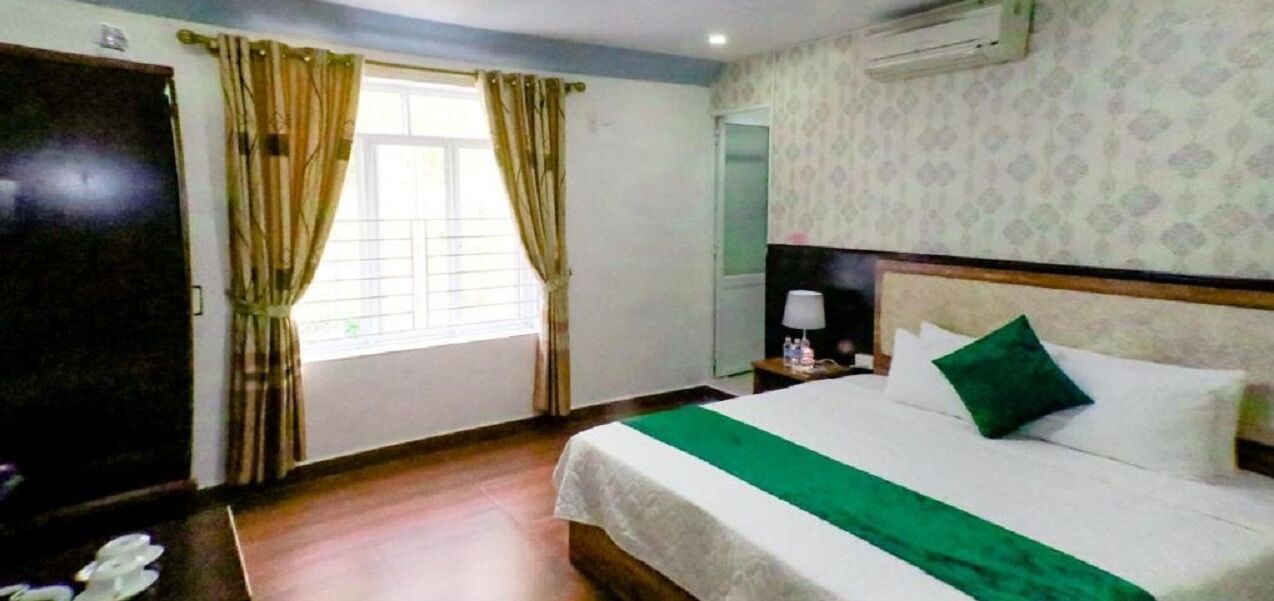 deluxe double room single use | minibar, desk, soundproofing, free wifi