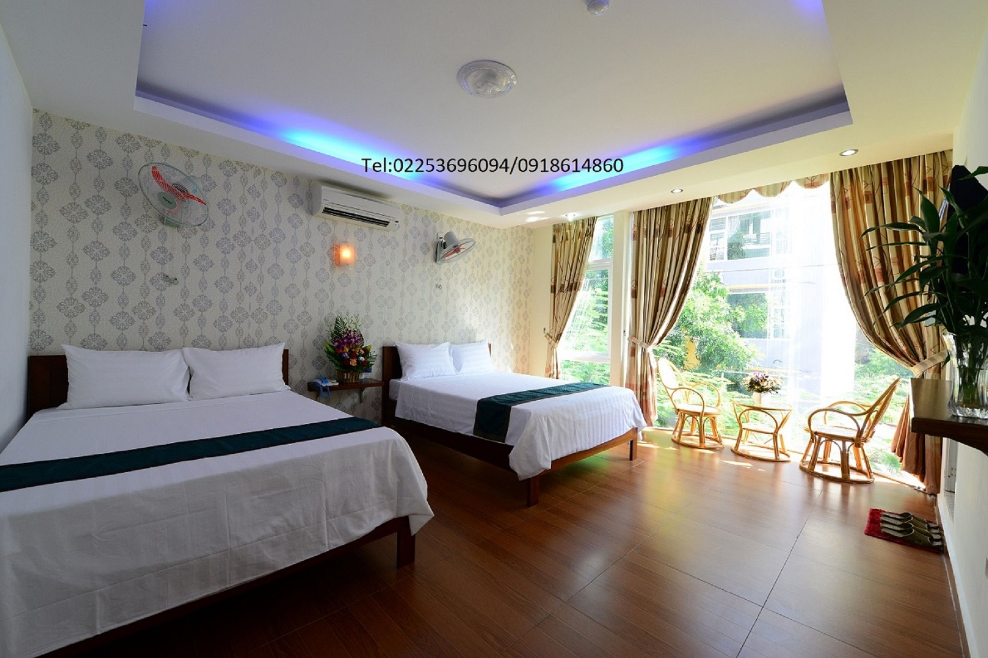 family room | minibar, desk, soundproofing, free wifi