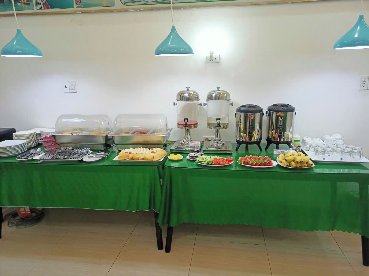 breakfast, lunch, dinner served; local and international cuisine