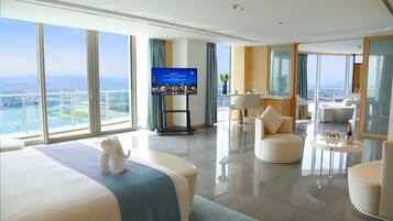 Royal Suite with 270 Degree Lake View | View from room
