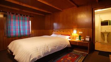 Standard Room, 1 Double Bed | Iron/ironing board, free WiFi