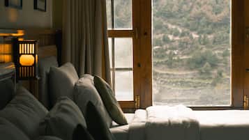 Desk, free WiFi, bed sheets