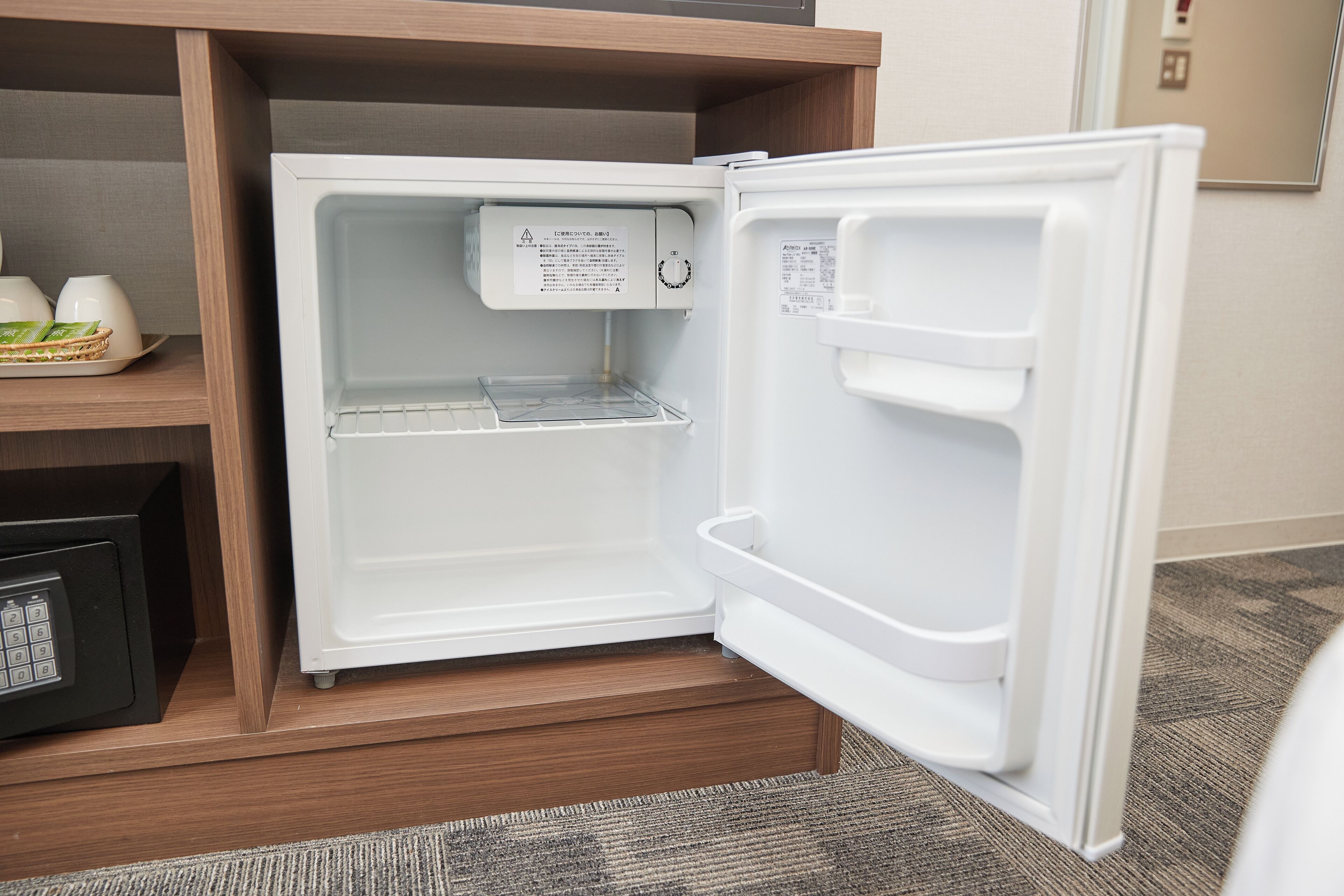 deluxe twin room | mini fridge