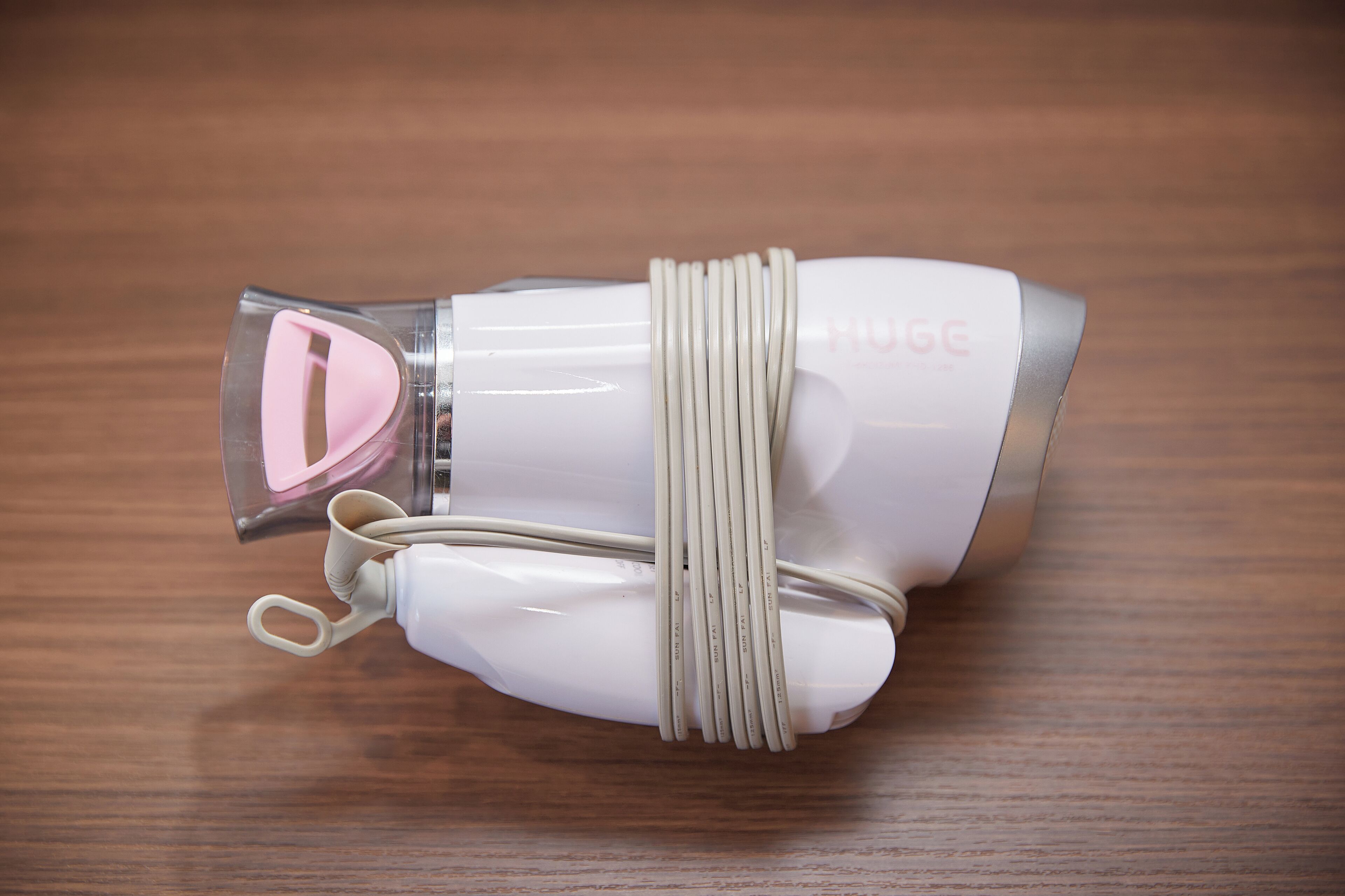 deluxe twin room | in-room safe, desk, free wifi, bed sheets