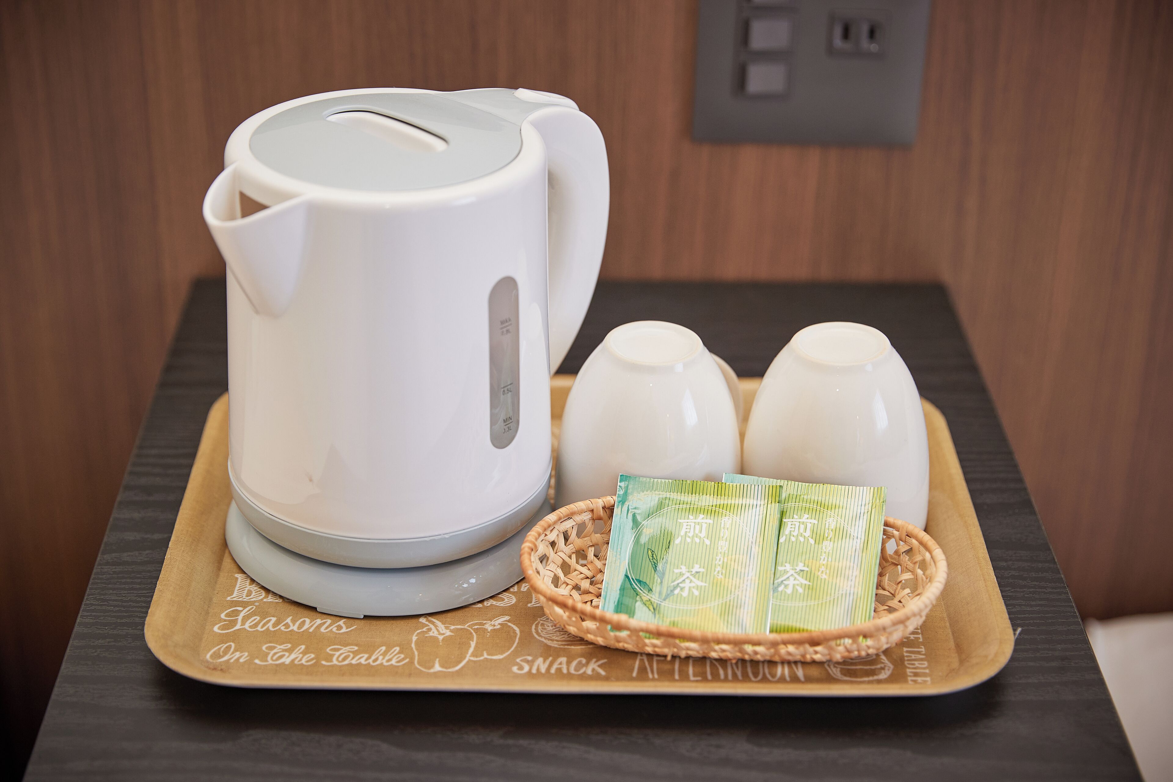 deluxe twin room | in-room safe, desk, free wifi, bed sheets