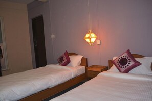 In-room safe, desk, free WiFi, bed sheets - Bodhi Guest House (Kathmandu)